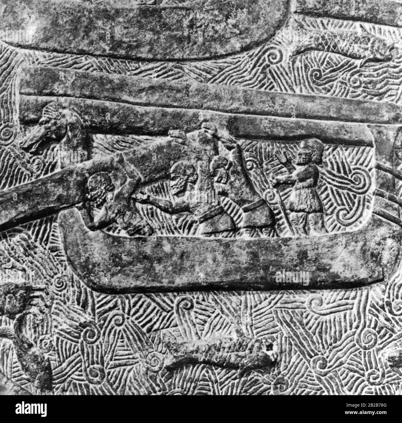 Ein Relieffelder aus dem Palast von Sargon II. Zeigt phönizische Seeleute, die Zedernbäume über das Mittelmeer transportieren. Stockfoto