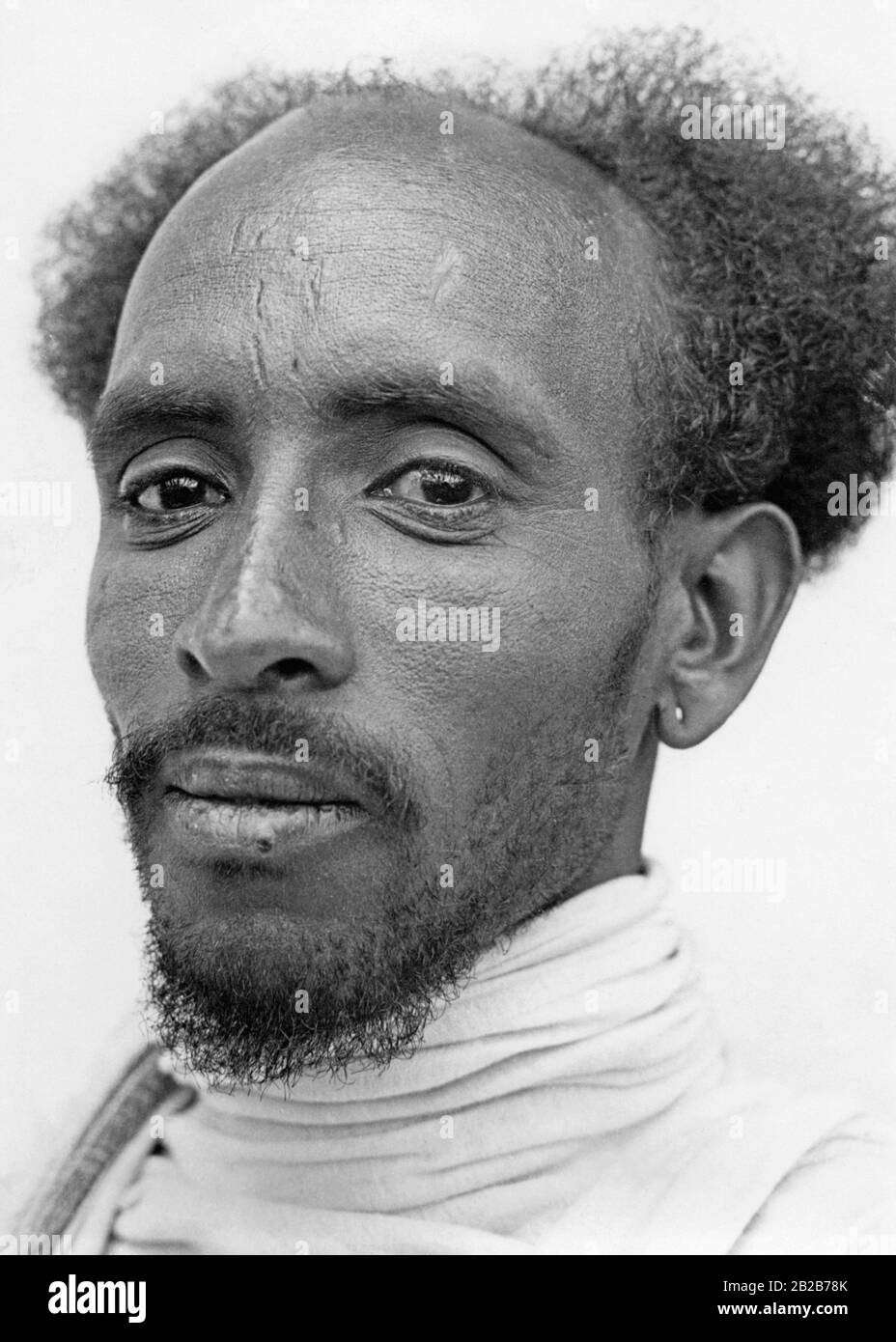 Ein Mitglied der ethnischen Gruppe der Tigray aus dem abessinischen Hochland, heute im Grenzgebiet zwischen Äthiopien und Eritrea. Er ist Direktor einer Schule, die vom abessinischen Kaiser unterstützt wird. Stockfoto
