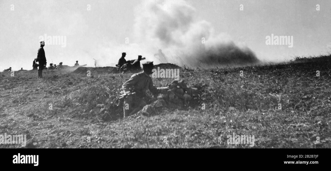 Japanische Soldaten der Artillerie während einer Schlacht im Russisch-Japanischen Krieg. Stockfoto