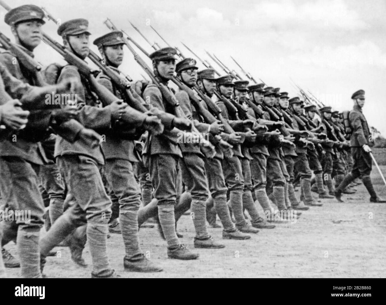 Marschierende japanische Soldaten. Stockfoto