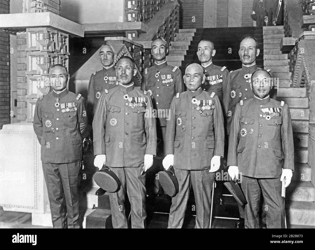 Generäle der japanischen Armee, die vor kurzem zu Korpskommandeuren ernannt wurden. Von links, vorne: Generäle Satoh, Mazaki, Ogata und Honjo. Zweite Reihe von links: Generäle Sakahmoto, Hirose, Nishi und Hayashi. (Undatiertes Bild, ca. 1930er Jahre) Stockfoto