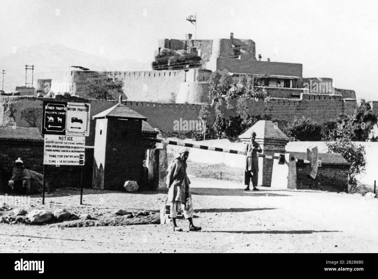 Fort Jamrud am Khyber Pass an der Nordwestgrenze Britisch-Indiens. Der britischen Kolonialverwaltung gelang es nie, die Grenzregion zu befrieden. Hier rebellierten muslimische Bergleute gegen die britischen Besatzungstruppen. Stockfoto