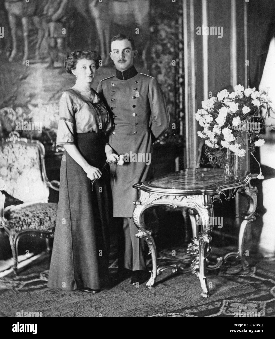 Das Foto von 1913 zeigt Prinz Ernst August Herzog von Braunschweig und Lueneburg zusammen mit seiner Brautprinzessin Victoria Louise, einer Tochter des letzten deutschen Kaiser Wilhelm II Stockfoto
