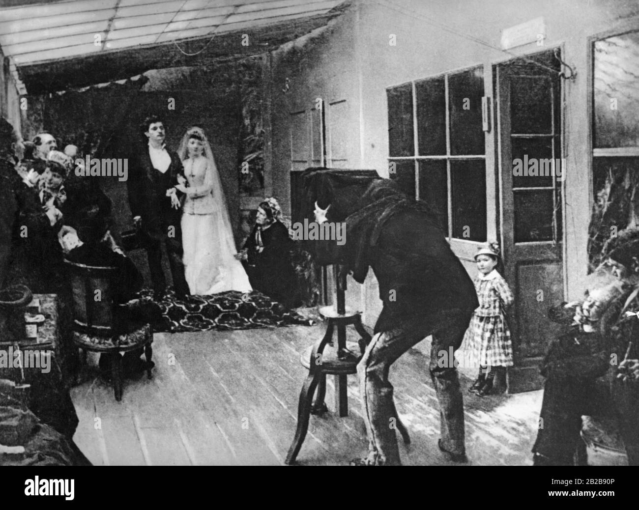 Zeichnung eines brautpaares beim Fotografen. Datum und Fotograf sind unbekannt. Stockfoto