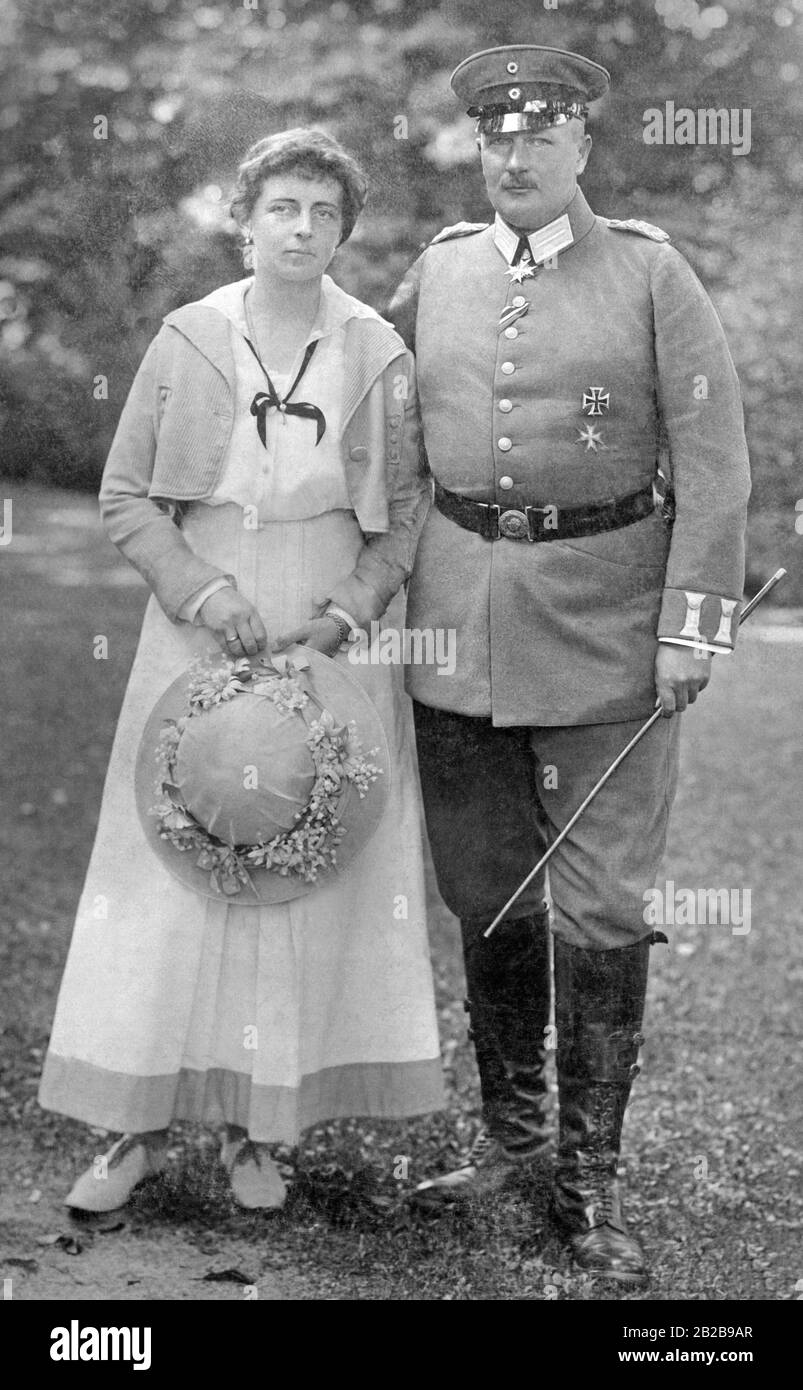 Das Ehepaar Prinz Wilhelm Eitel Friedrich Christian Karl von Preßburg und Sophie Charlotte von Oldenburg. Die Ehe blieb kinderlos und sie ließen sich 1926 scheiden. Stockfoto