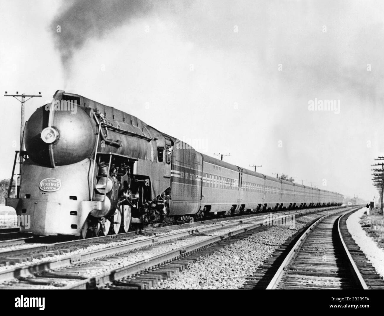 Probefahrt einer stromlinienförmigen Lok, die auf der Strecke New York - Chicago fährt. Stromlinienförmige Dampfloks vor 1945, Lokomotiven: Historisch, Eisenbahn. Stockfoto