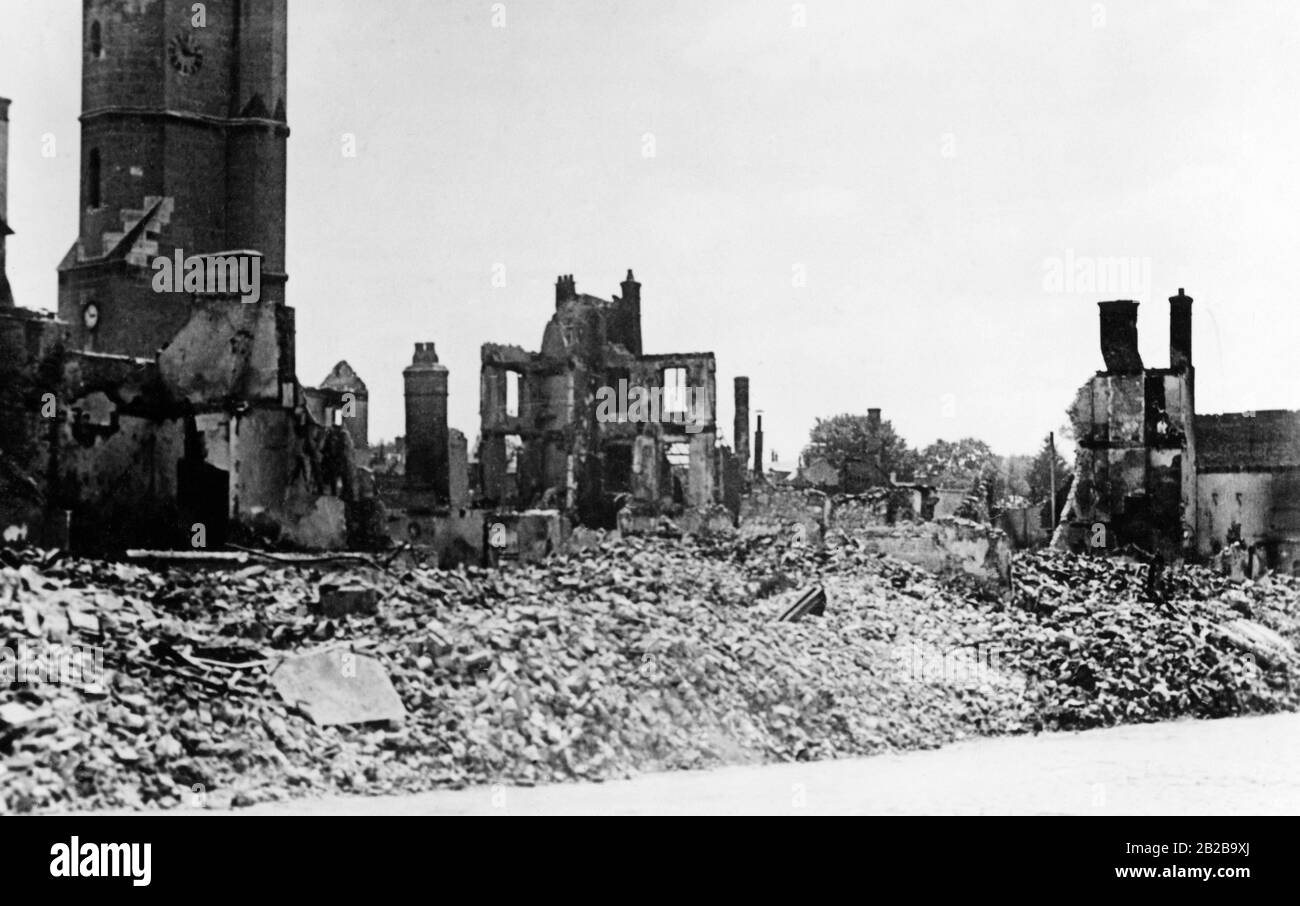 Zerstörte Städte in Frankreich während des Zweiten Weltkriegs: Evreux zwischen Paris und Rouen. Foto: Teschendorff. Stockfoto