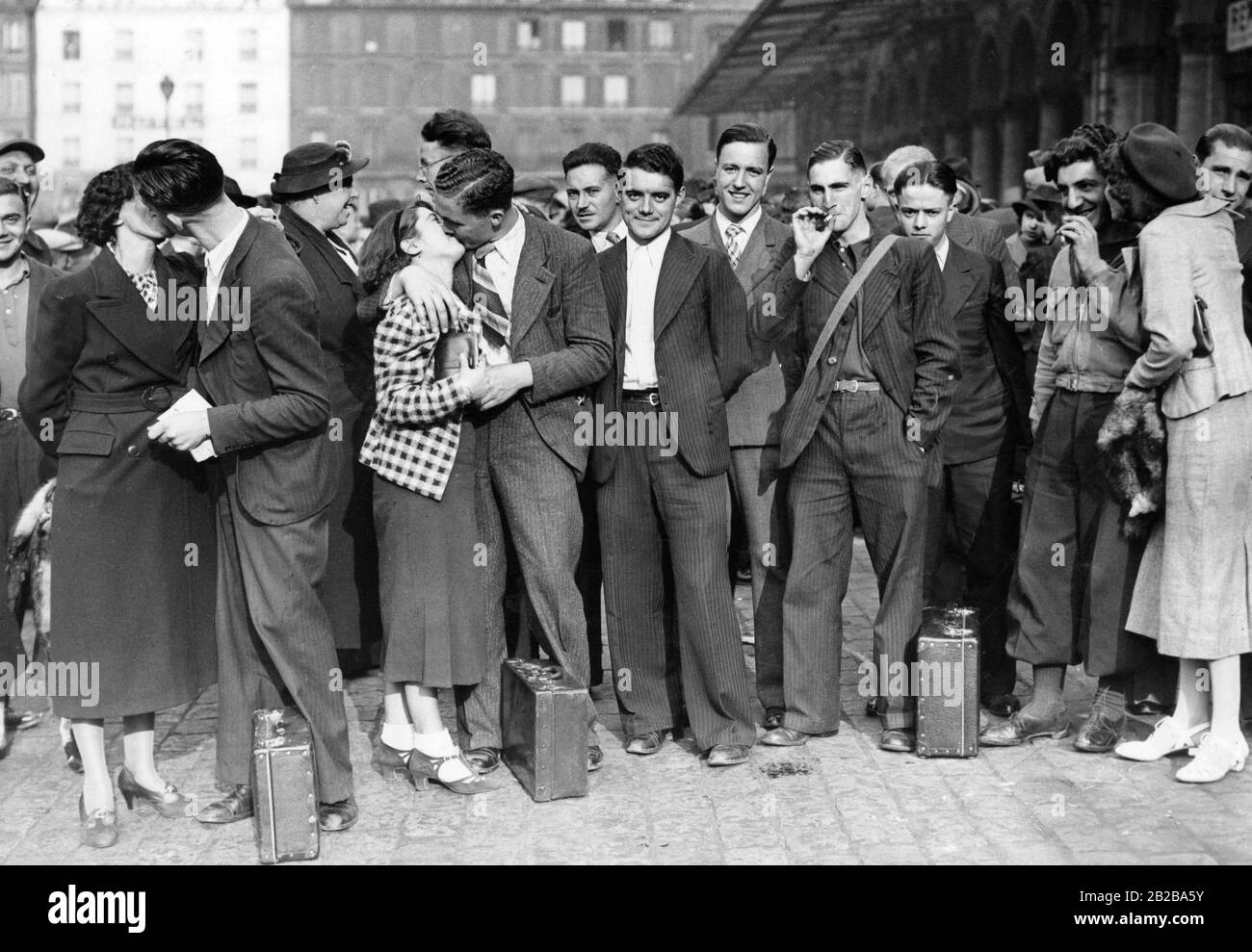 Reservisten versammeln sich Am Gare de l'EST, um ihren zweijährigen Militärdienst zu beginnen. Das Foto zeigt Abschiedsszenen am Pariser Ostbahnhof. 1938 kam Es zur Sudetenkrise, in deren Verlauf auch Frankreich seine Reservisten mobilisierte. Stockfoto