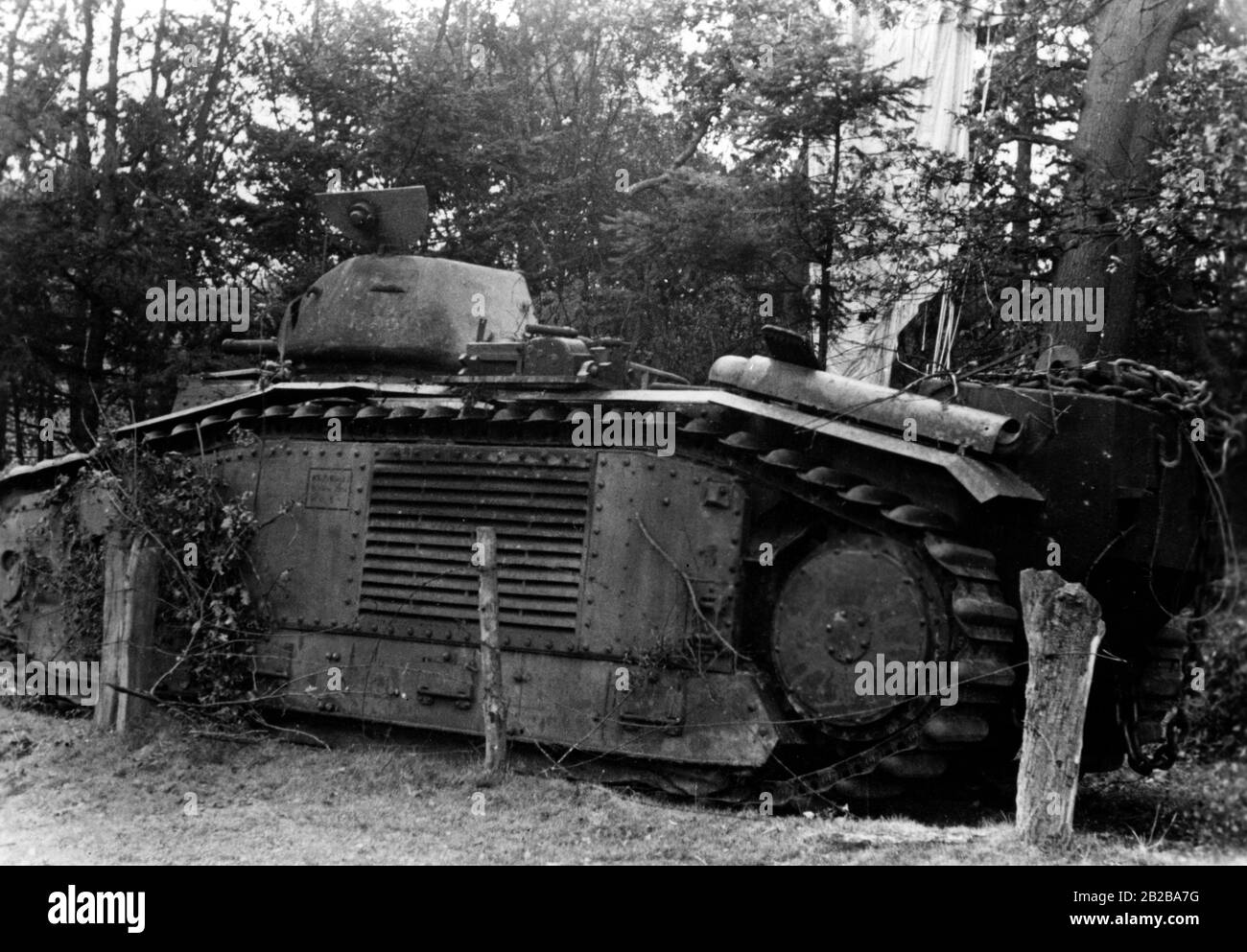 Invasion in Holland 1940: Bild zeigt zerstörten französischen Panzer Char B1. Stockfoto