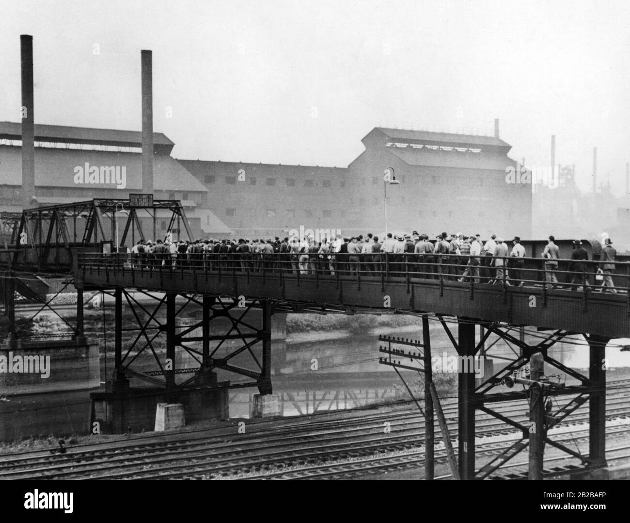 Neuer Deal: Die Maßnahme zur Schaffung von Arbeitsplätzen bringt die Arbeiter zurück zu einem Stahlwerk in Youngstown. Stockfoto