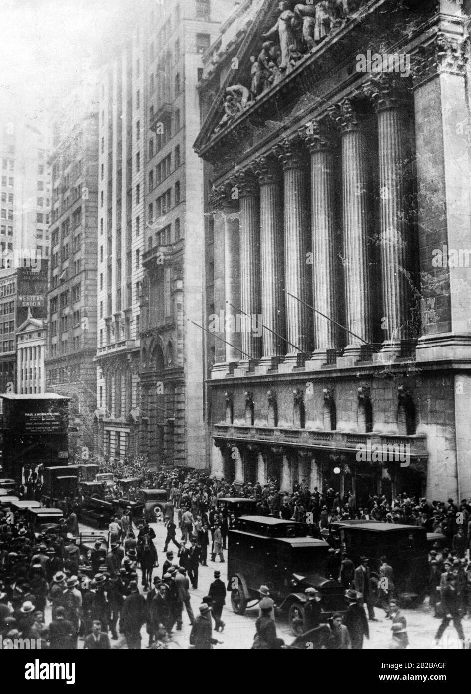 New Deal: Menschen vor der New Yorker Börse in New York, die für zwei Tage geschlossen ist. Stockfoto