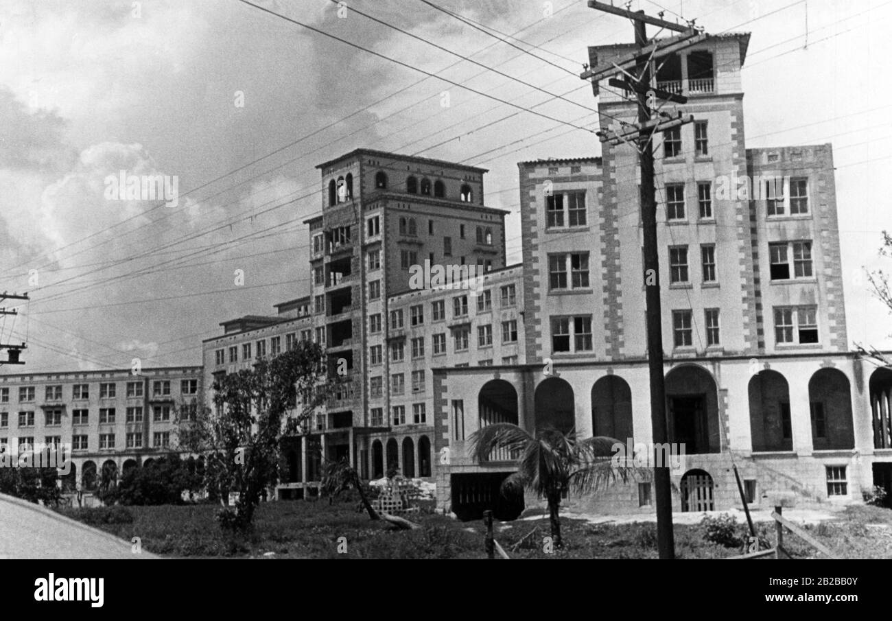 Weltwirtschaftskrise: Unvollendetes Hotel in Miami wird als Hühnerfarm genutzt. Stockfoto