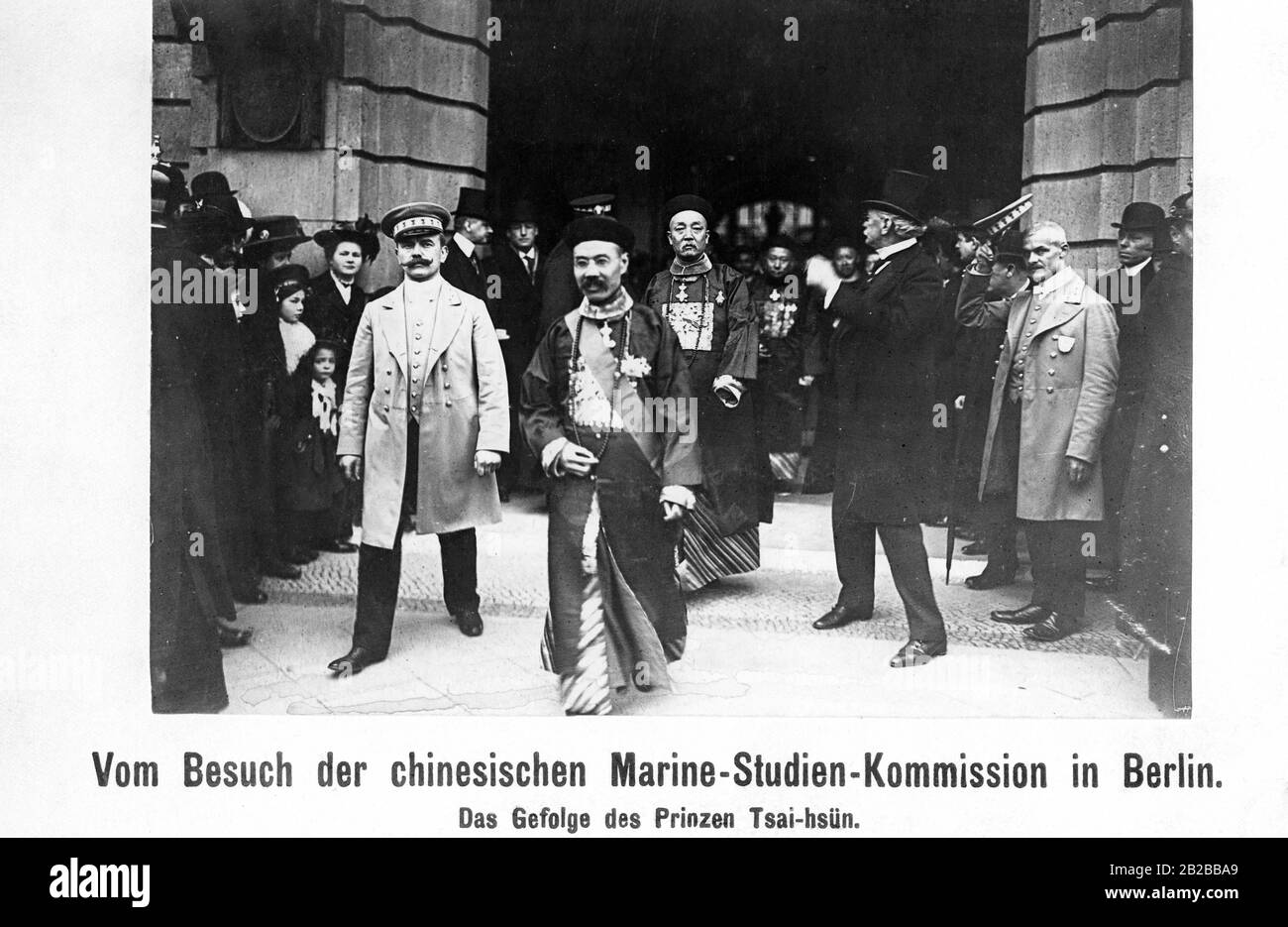 Das Gefolge des chinesischen Fürsten Tsai-Hsuen bei einem Besuch in Berlin. Stockfoto