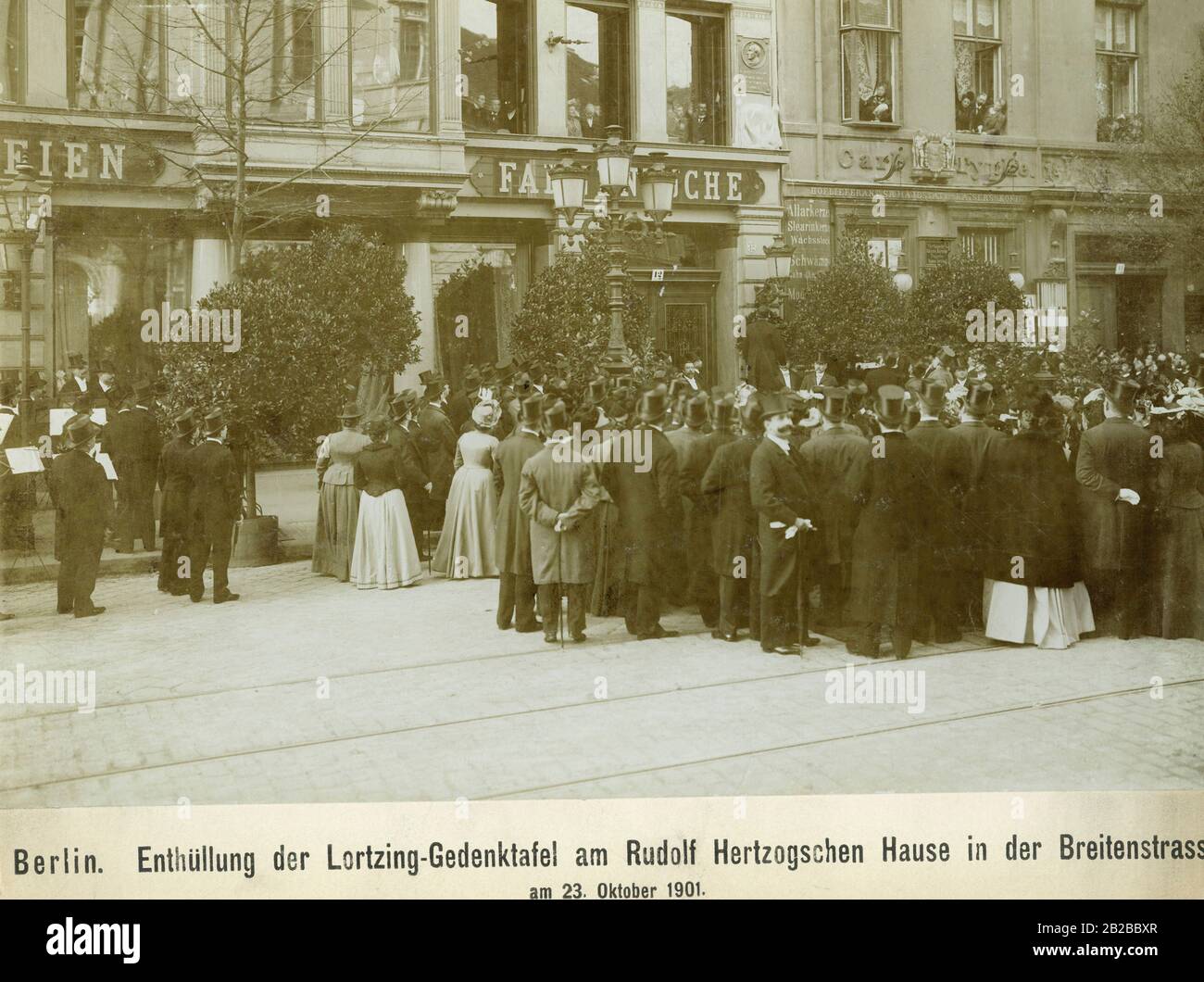 Enthüllung einer Gedenkplakette zu Ehren des deutschen Komponisten, Schauspielers und Sängers Albert Lortzing im Rudolf Hertzogschen Hause. Stockfoto