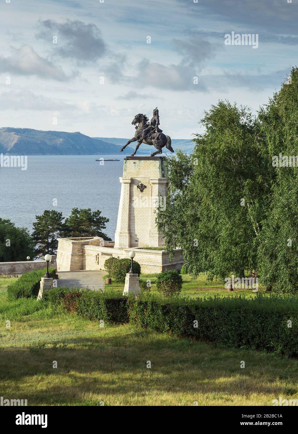 Denkmal von Wassily Tatischtschow am Ufer der Wolga bei Togliatti, Russland Stockfoto
