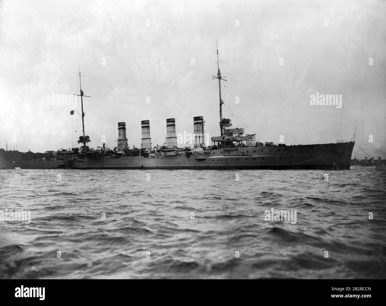 Der leichte Kreuzergeschwader 'Stralsund' war ein Kriegsschiff der Kaiserlichen Marine und wurde im ersten Weltkrieg auf deutscher Seite eingesetzt. Von 1922 bis 23 war sie als 'Mulhouse' in der französischen Marine im Dienst. Stockfoto