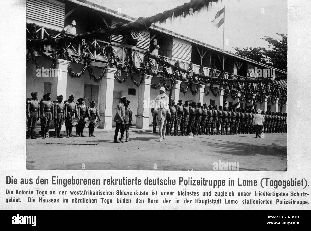 Der deutsche Polizeitrupp rekrutierte sich aus Eingeborenen in der togoischen Hauptstadt Lome in Deutschwestafrika. Männer aus dem Stamm der Haussas im Norden Togos bilden den Kern der Polizei, die ihren Sitz in Lome hat. Stockfoto