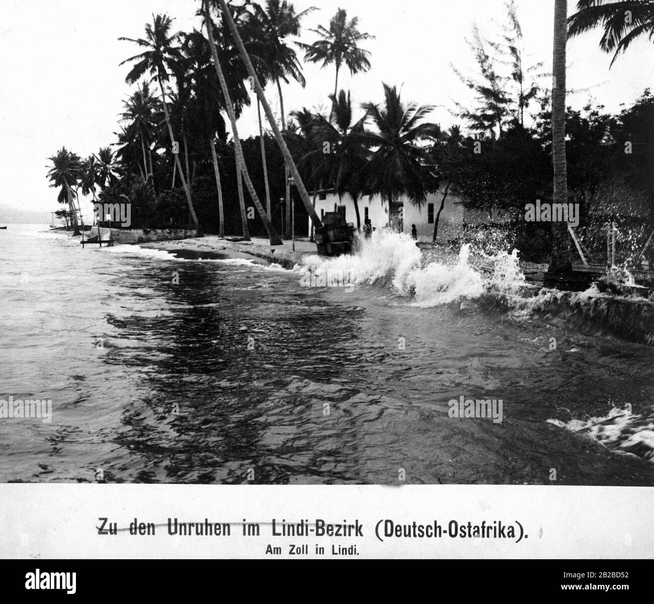 Beim Zoll in Lindi an der Küste des Indischen Ozeans im deutschen Ostafrika, heute Tansania. Stockfoto