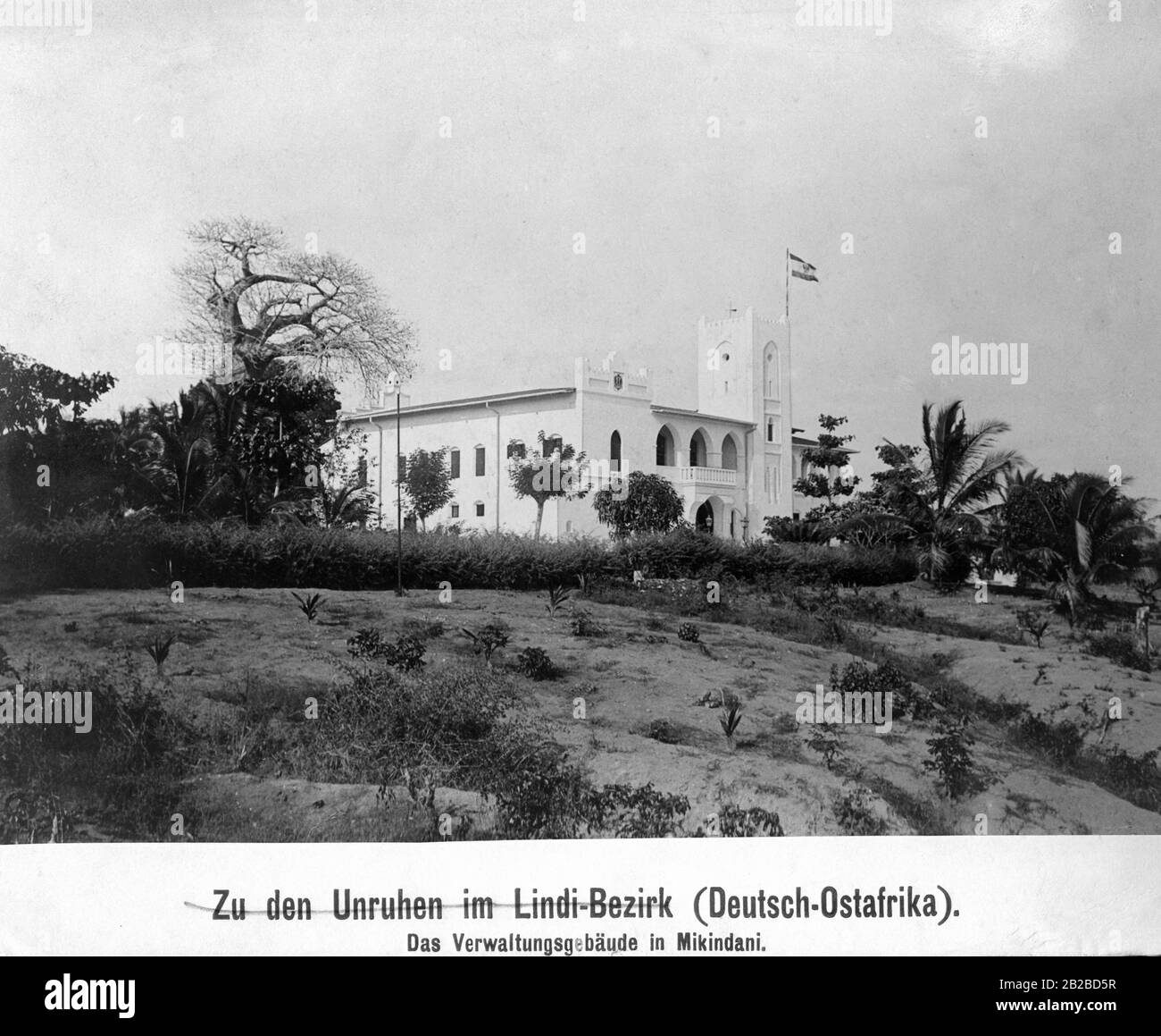 Ein Verwaltungsgebäude der deutschen Kolonialbeamten in Deutsch Ostafrika in Mikindani im heutigen Süden Tansanias. Stockfoto