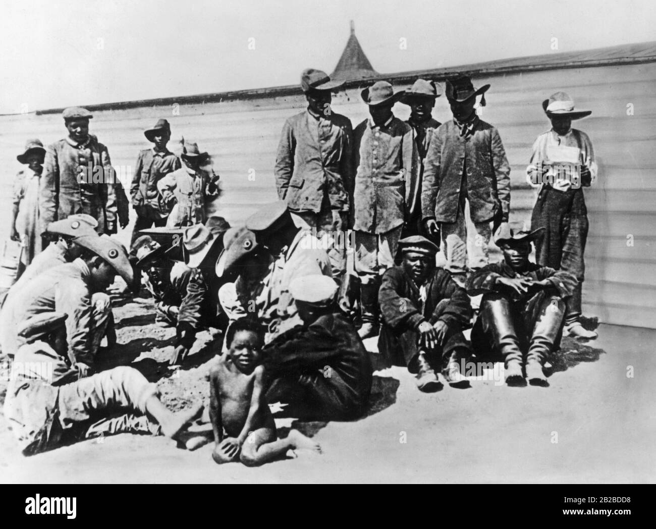 Die Mitglieder der Witboi in Südwestafrika unterstützten die deutschen Schutztruppen zu Beginn der Aufstände gegen die Herero, revoltierten aber im Oktober 1904/05 gegen die deutsche Herrschaft und trugen zur Rebellion im Süden der Kolonie bei. Das Foto zeigt den Witboi als Kämpfer auf deutscher Seite. Stockfoto