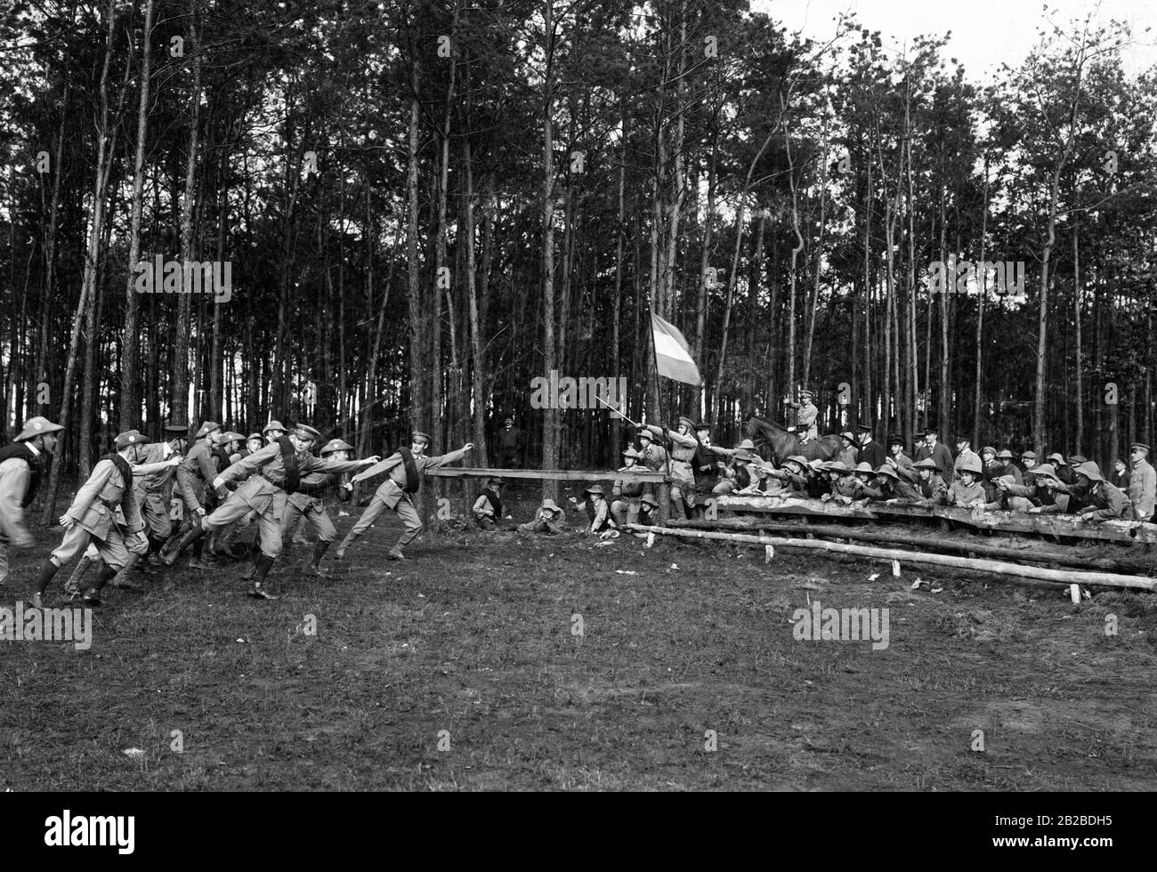 Feldübung des Jugendcorps Blau-Weiss-Blaue Union (alternativ Jungsturm) im Jahr 1911. Stockfoto