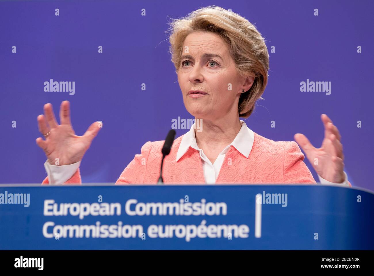 Ursula von der Leyen, Präsidentin der Europäischen Kommission, stellt das Team und die Struktur des Kollegiums der Kommissare für 2019-2024 während einer p vor Stockfoto