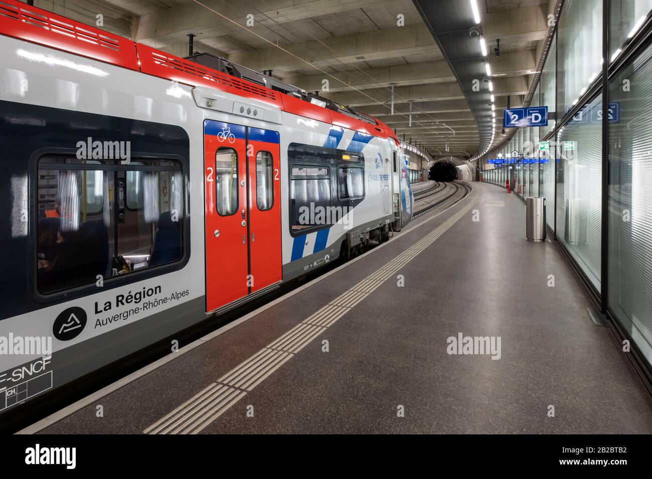 Genf/Schweiz - 02. februar 2020: Ein Leman-Express-Bahnhof in Genf, Schweiz Stockfoto