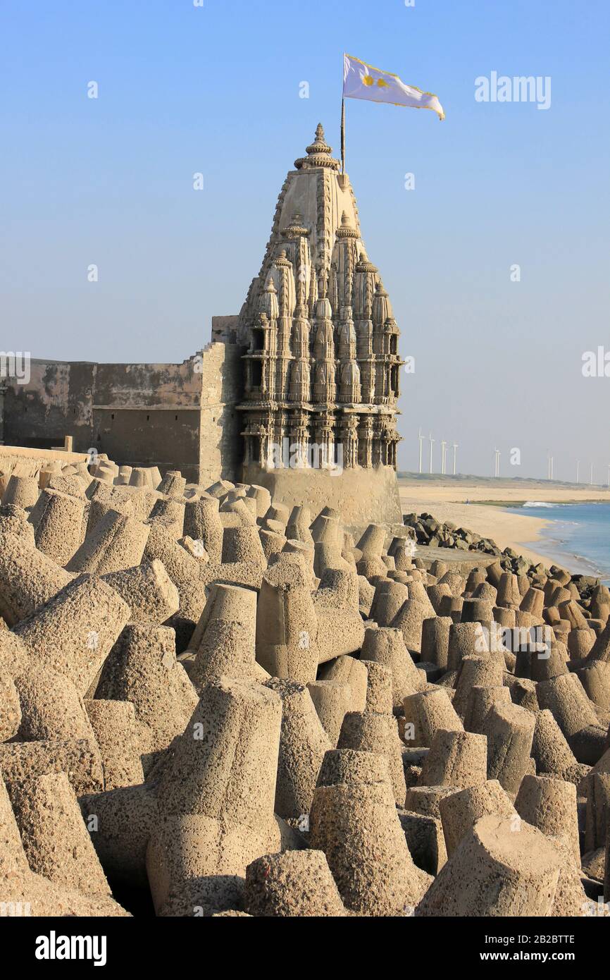 Samudra Narayan Hindu-Tempel am Zusammenfluss des Flusses Gomti und des Arabischen Meeres in Dwarka, Gujarat, Indien Stockfoto