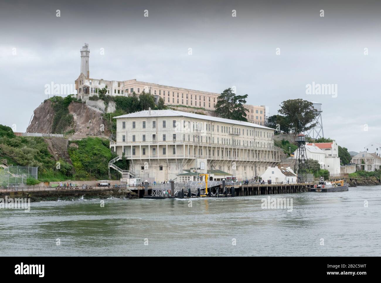 Das Alcatraz Federal Penitentiary auf Alcatraz Island in der San Francisco Bay, Kalifornien, USA. Das Gefängnis verjagte einst den amerikanischen Gangster Al Capone. Stockfoto