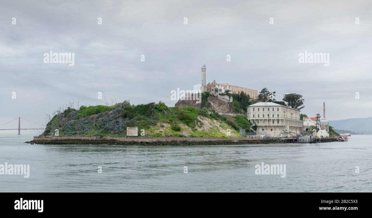 Das Alcatraz Federal Penitentiary auf Alcatraz Island in der San Francisco Bay, Kalifornien, USA. Das Gefängnis verjagte einst den amerikanischen Gangster Al Capone. Stockfoto