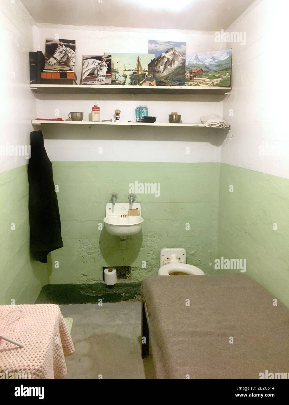 Das Alcatraz Federal Penitentiary auf Alcatraz Island in der San Francisco Bay, Kalifornien, USA. Das Gefängnis verjagte einst den amerikanischen Gangster Al Capone. Stockfoto