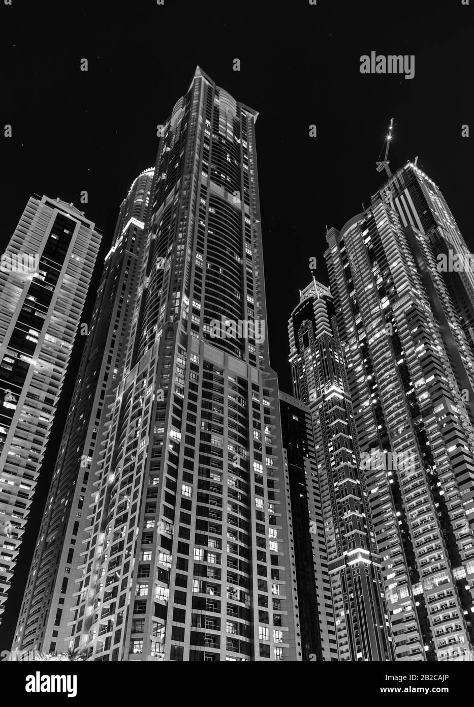 Dubai, VAE - 7. NOVEMBER: Allgemeine Sicht auf Dubai in der Nacht, am 7. November 2013, Dubai, VAE. Dubai war die sich am schnellsten entwickelnde Stadt der Welt zwischen dem 2 Stockfoto