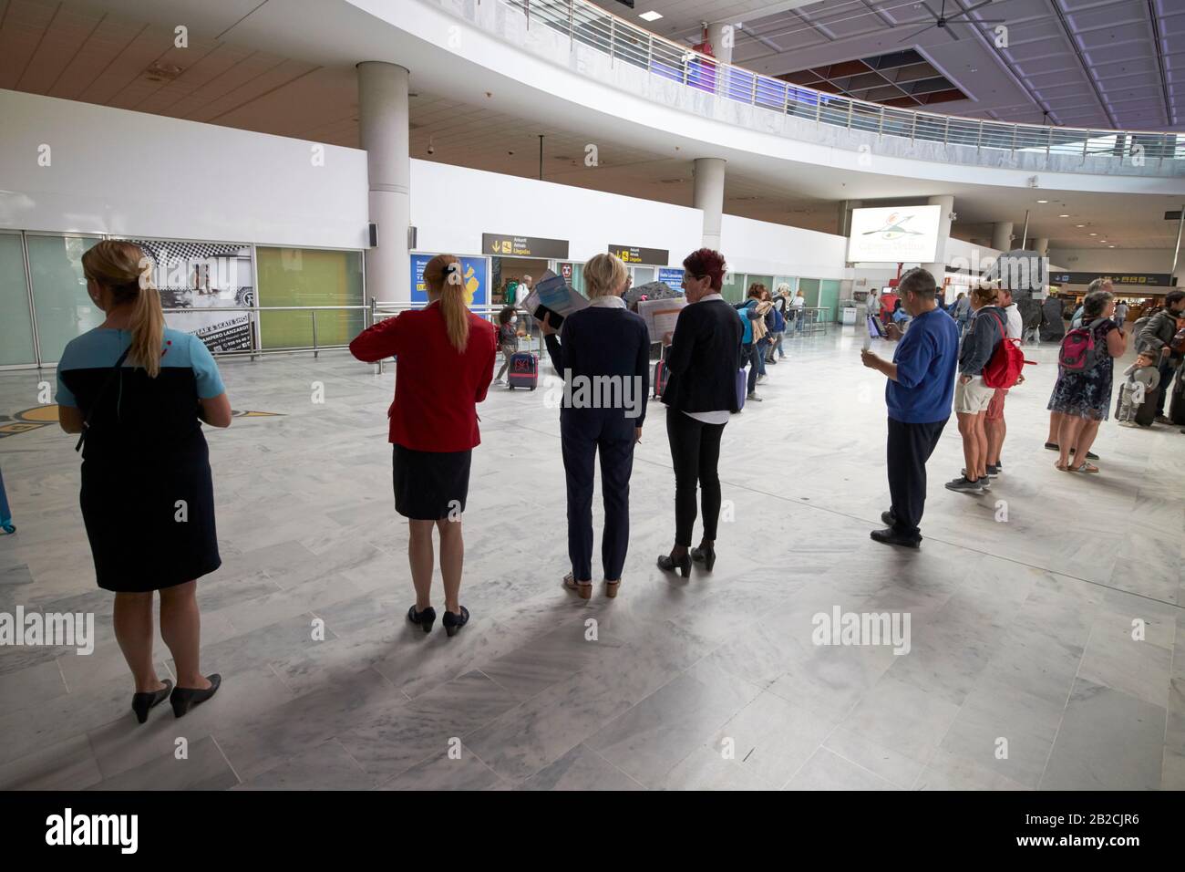 Multimeter und Grüße von Reiseunternehmen Ferienreps im Terminal t1 arricife cesr manrique-Lanzarote Flughafen kanarische Inseln spanien Stockfoto
