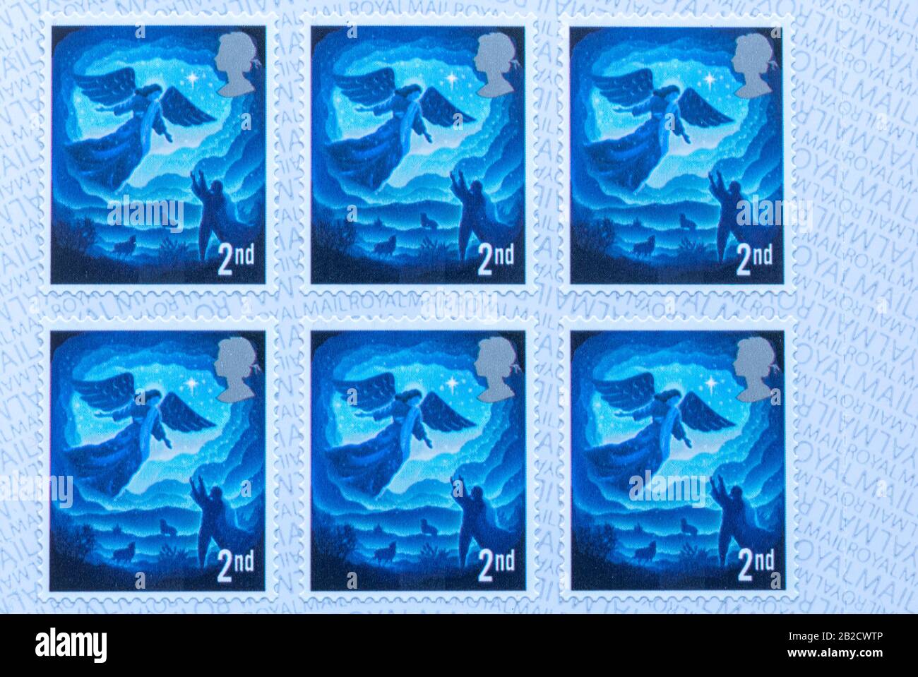 Weihnachtspostmarken der zweiten Klasse werden 2019 von Royal Mail in Großbritannien verkauft Stockfoto