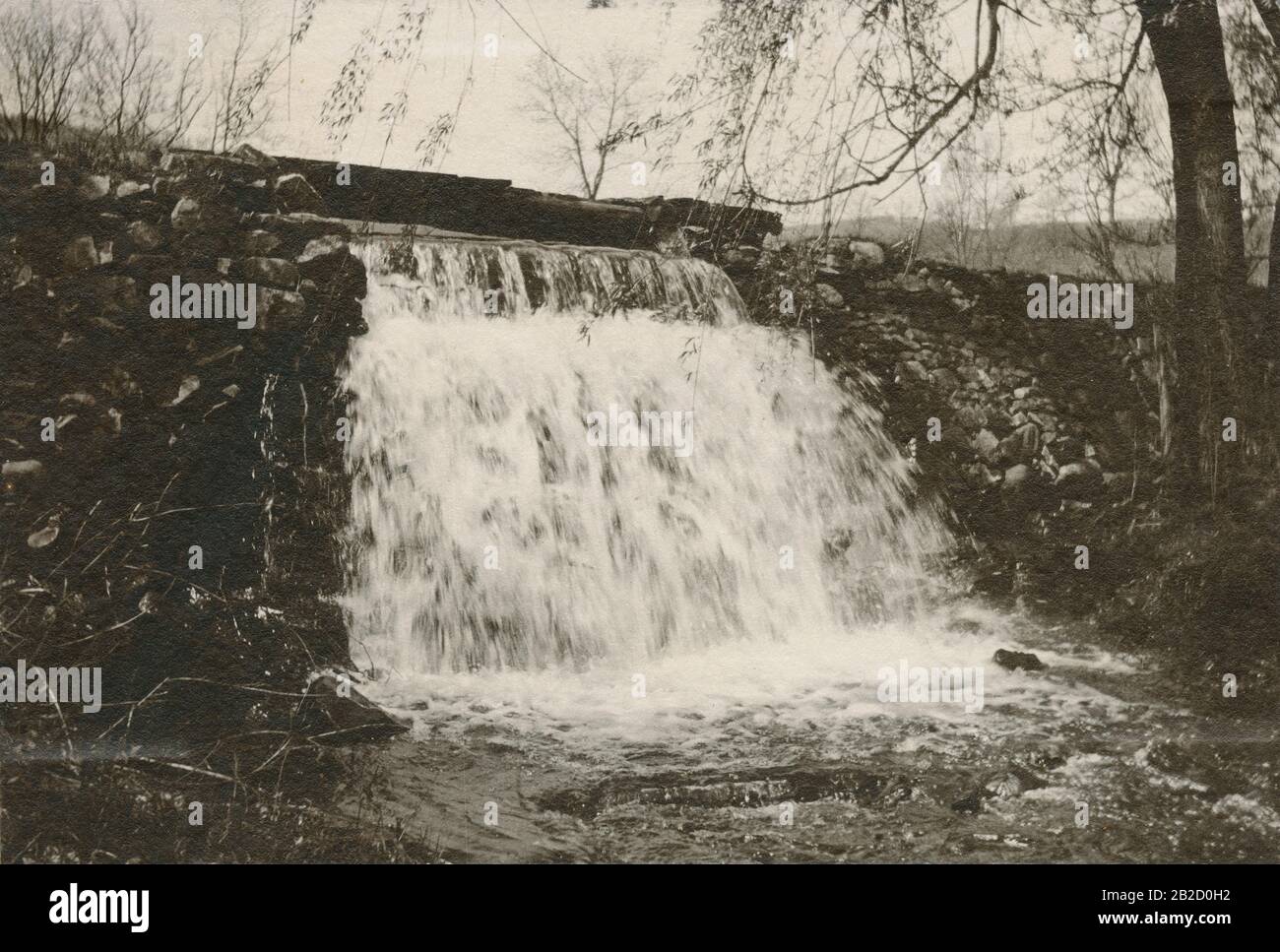 Antiquitätenfoto von 1898, Wasserfall im Staat New York. QUELLE: ORIGINALFOTO Stockfoto