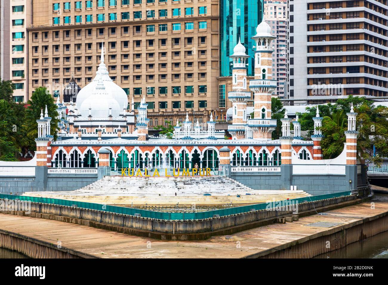 Masjed Jamek, eine Zwiebelkuppelmoschee, die im Mogulstil vom britischen Architekten ab Hubback im Rahmen des Projekts Rivers of Life entworfen wurde Stockfoto