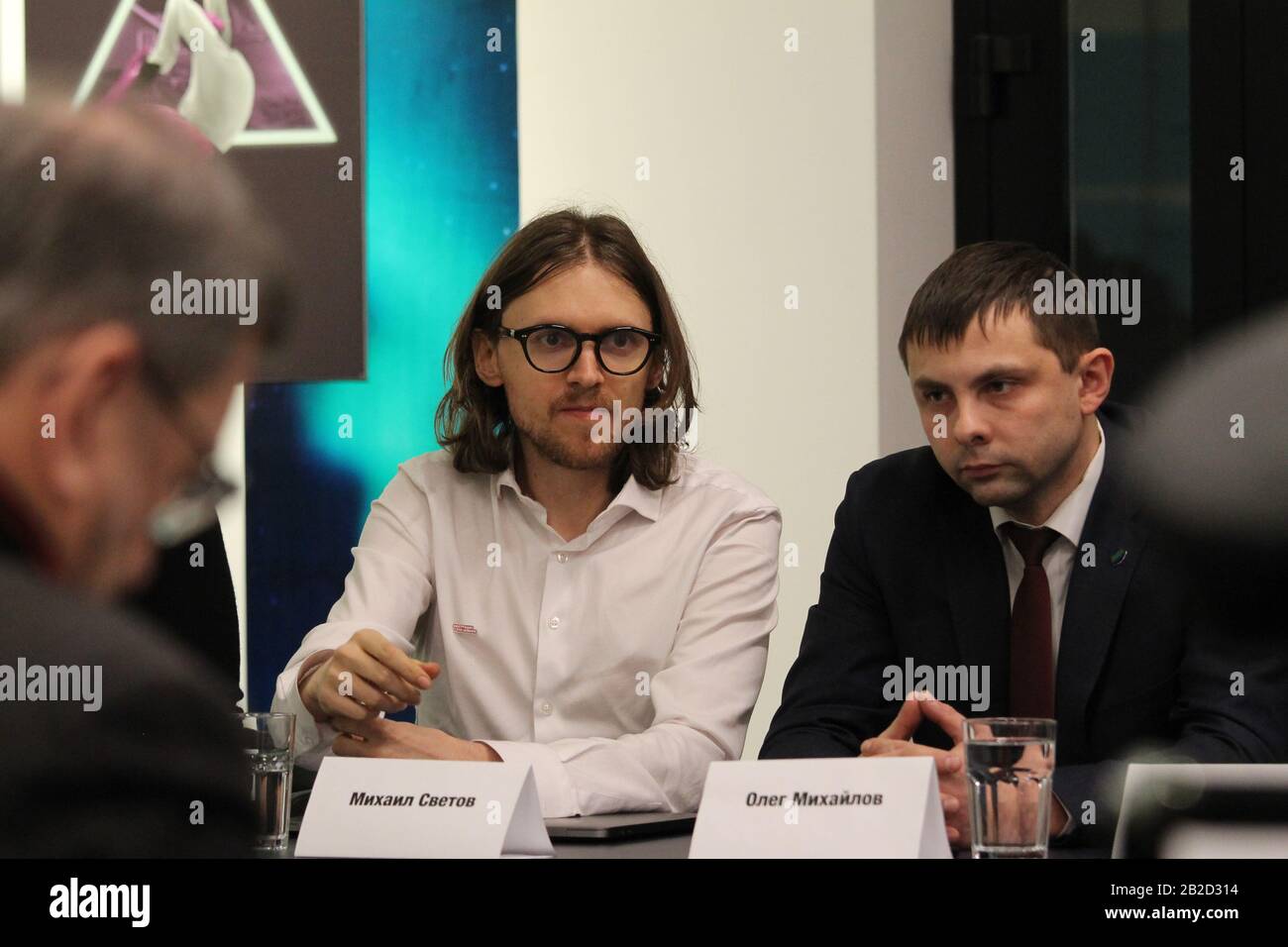 Syktyvkar, Komi Republic, Russland. 12-15-2019. Mikhail Svetow, Eugene Roizman und andere. Öffentliches Gespräch: Schies als Beispiel für Bürgercourage. Stockfoto