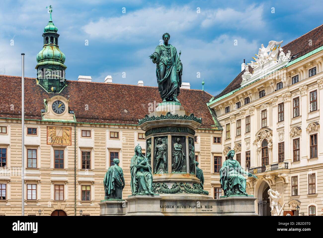 Statue, die Kaiser Franz I. in einem Hof der Hofburg in Wien gewidmet ist Stockfoto