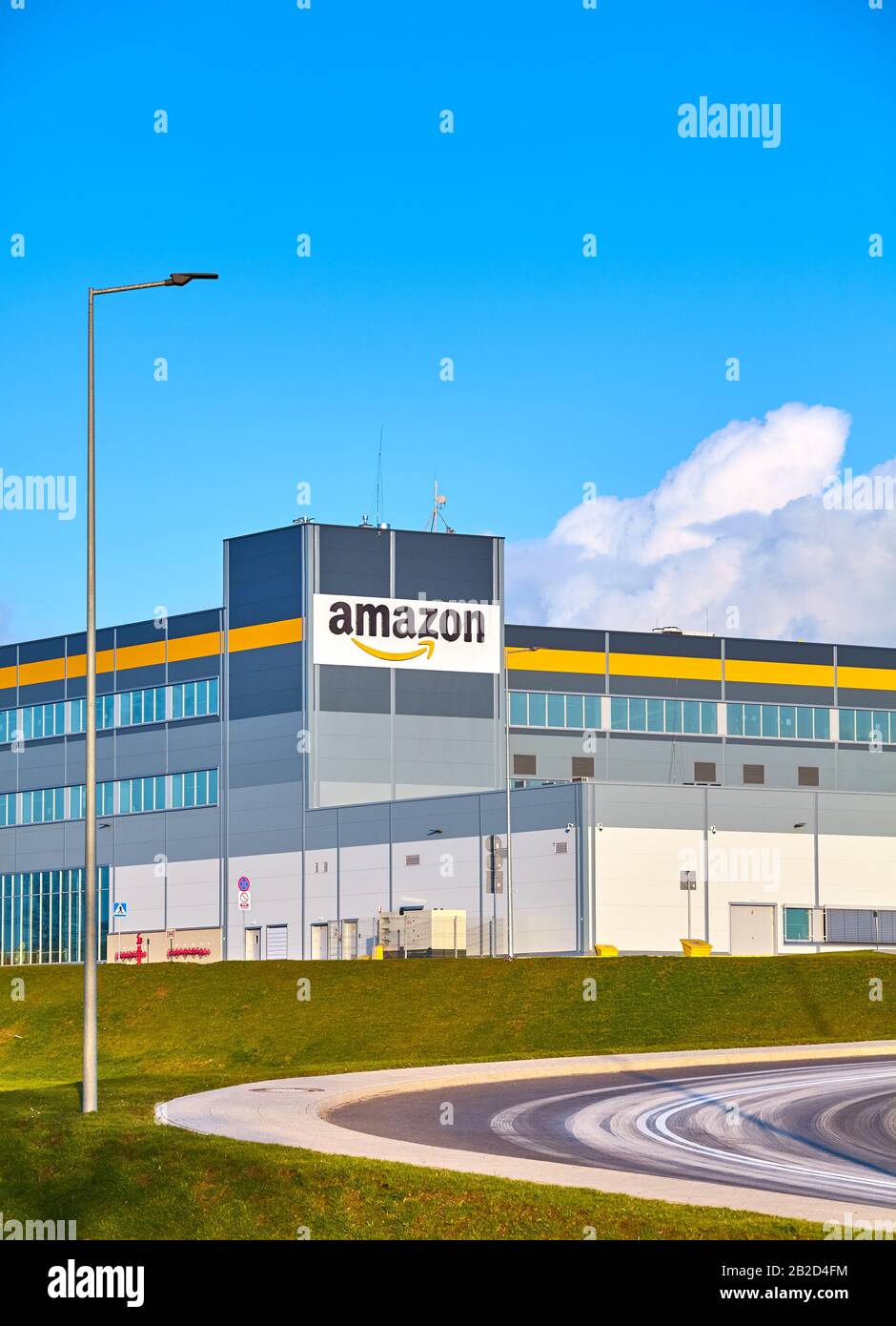 Kolbaskowo, Polen - 28. Februar 2020: E-Commerce-Zentrum Amazon Robotics in Kolbaskowo. Stockfoto