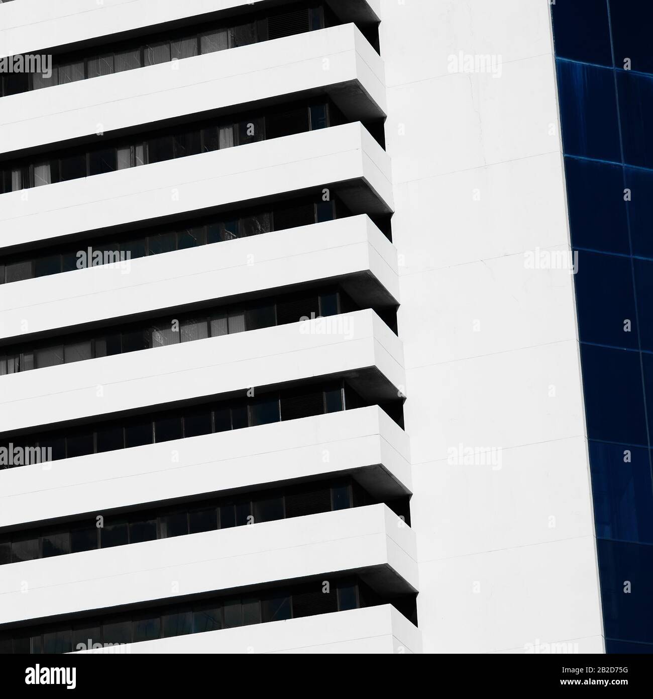 Abstrakter, minimaler Architekturhintergrund. Moderne Gebäudefassade Stockfoto