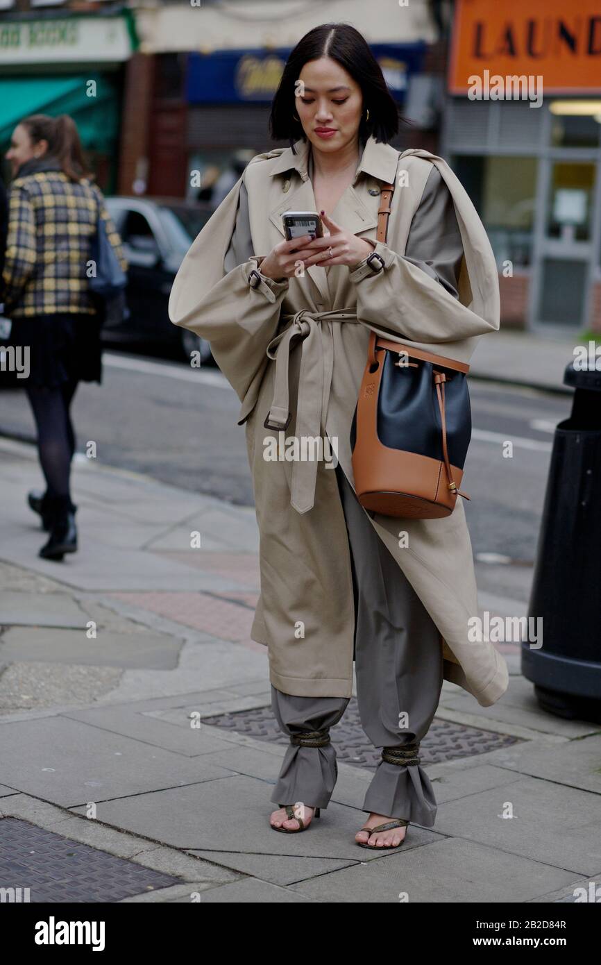 Street Style, London Fashion Week Herbst Winter 2020, London UK Feb Stockfoto