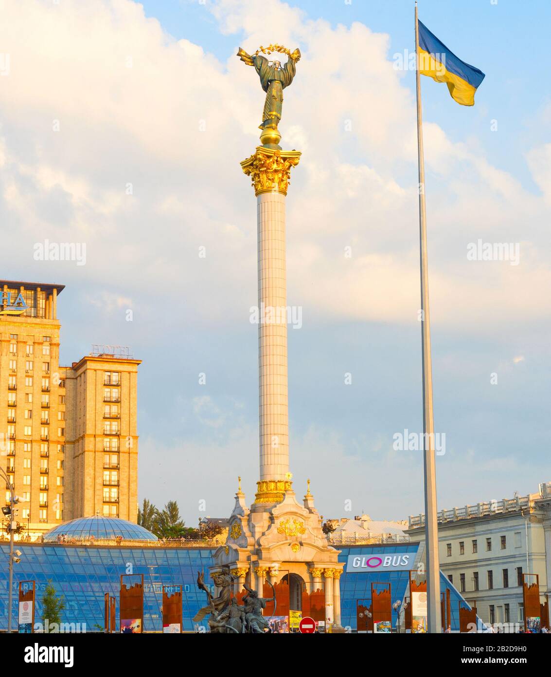 Kiew, Ukraine - Mai 31, 2019: Statue des Berehynia, Unabhängigkeit Denkmal auf dem Platz der Unabhängigkeit in Kiew, Ukraine Stockfoto