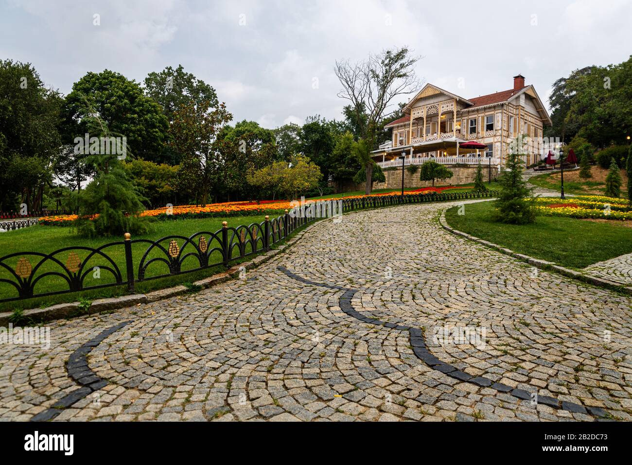 Emirgan Park, Istanbul türkei Tageslichtblick mit Wolken im Himmel im Hintergrund Stockfoto