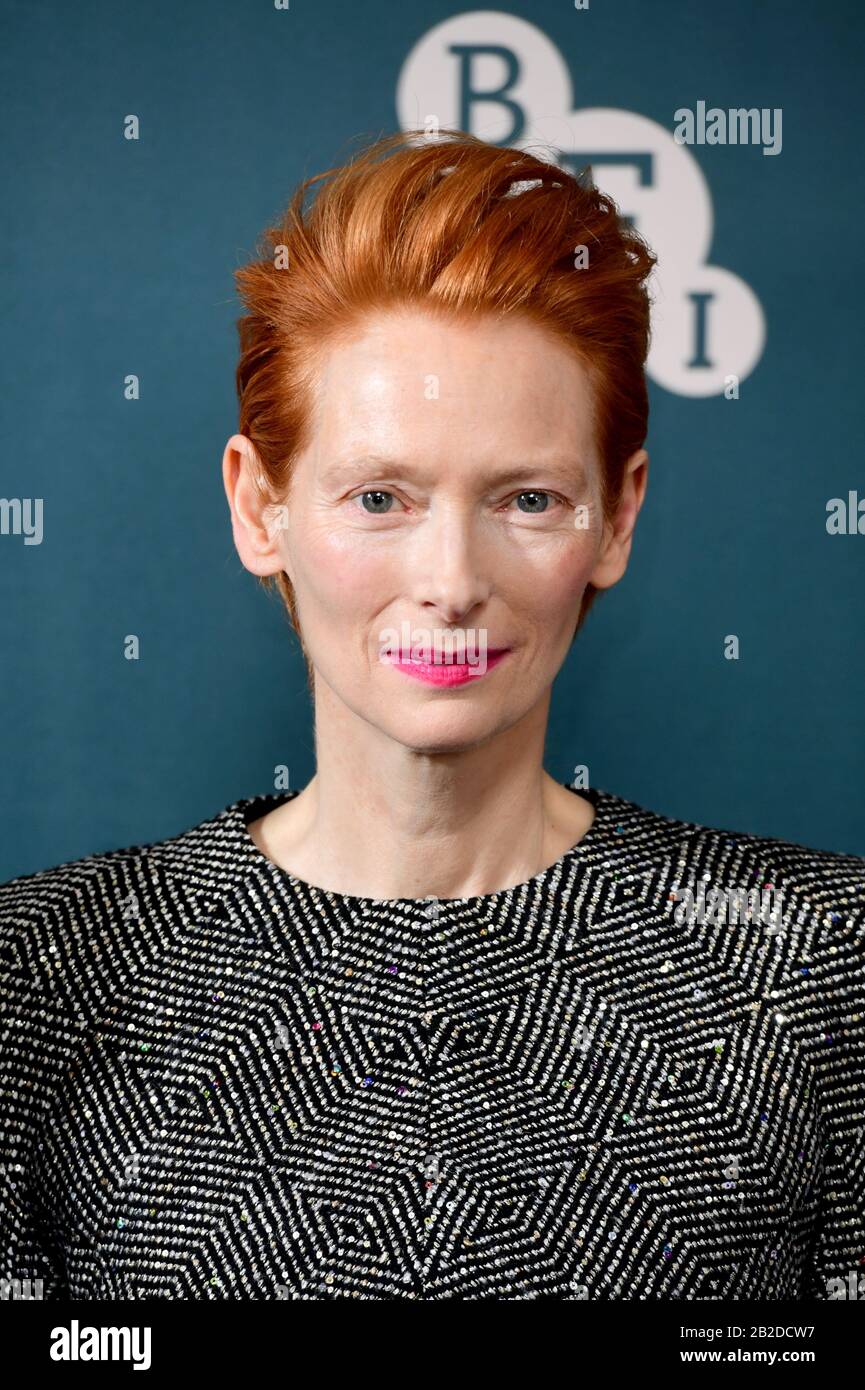 Tilda Swinton besucht das jährliche Abendessen der BFI Fellowship und ehrt sie im Rosewood Hotel, London. Stockfoto