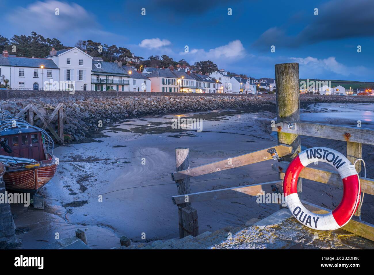 Instow, North Devon, England. Montag, 2. März 2020. Wetter in Großbritannien. Nach einem Tag mit intermittierendem Sonnenschein in Nord-Devon bauen die Wolken auf und der Wind verstärkt sich bei Sonnenuntergang auf Instow an der Fluss-Torridge-Flussmünde. Kredit: Terry Mathews/Alamy Live News Stockfoto