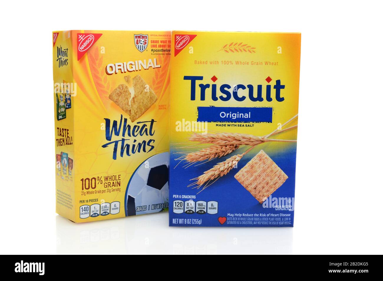 Irvine, CA - 08. SEPTEMBER 2014: Kisten aus Nabisco-Weizenrinnen und Triscuit-Crackern. Ursprünglich als National Biscuit Company bekannt, ist Nabisco ein A. Stockfoto