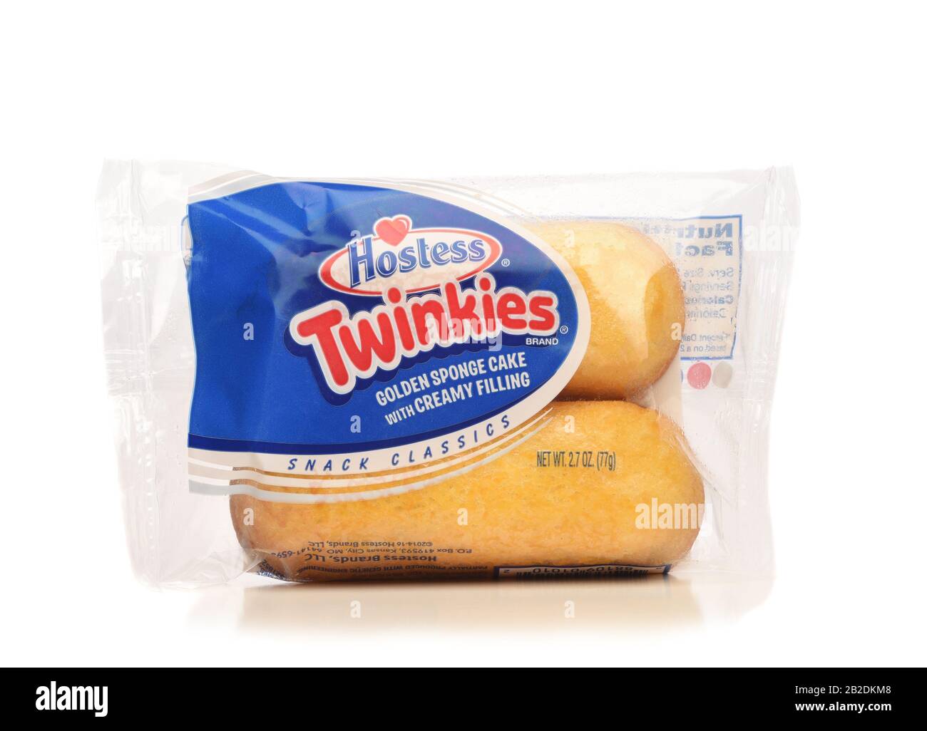 Irvine, CA - 4. APRIL 2019: Ein Paket mit zwei Gastgeberinnen Twinkies, einem amerikanischen Imbisskuchen. Die Marke befindet sich derzeit im Besitz von Hostess Brands, Inc Stockfoto