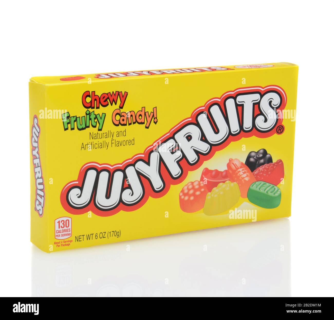 Irvine, KALIFORNIEN - 12. DEZEMBER 2014: Eine Schachtel Jujyfruits Candy. Jujyfruits begann 1920 mit der Produktion. Die keuligen fruchtigen Süßigkeiten sind ein beliebter Snack i Stockfoto