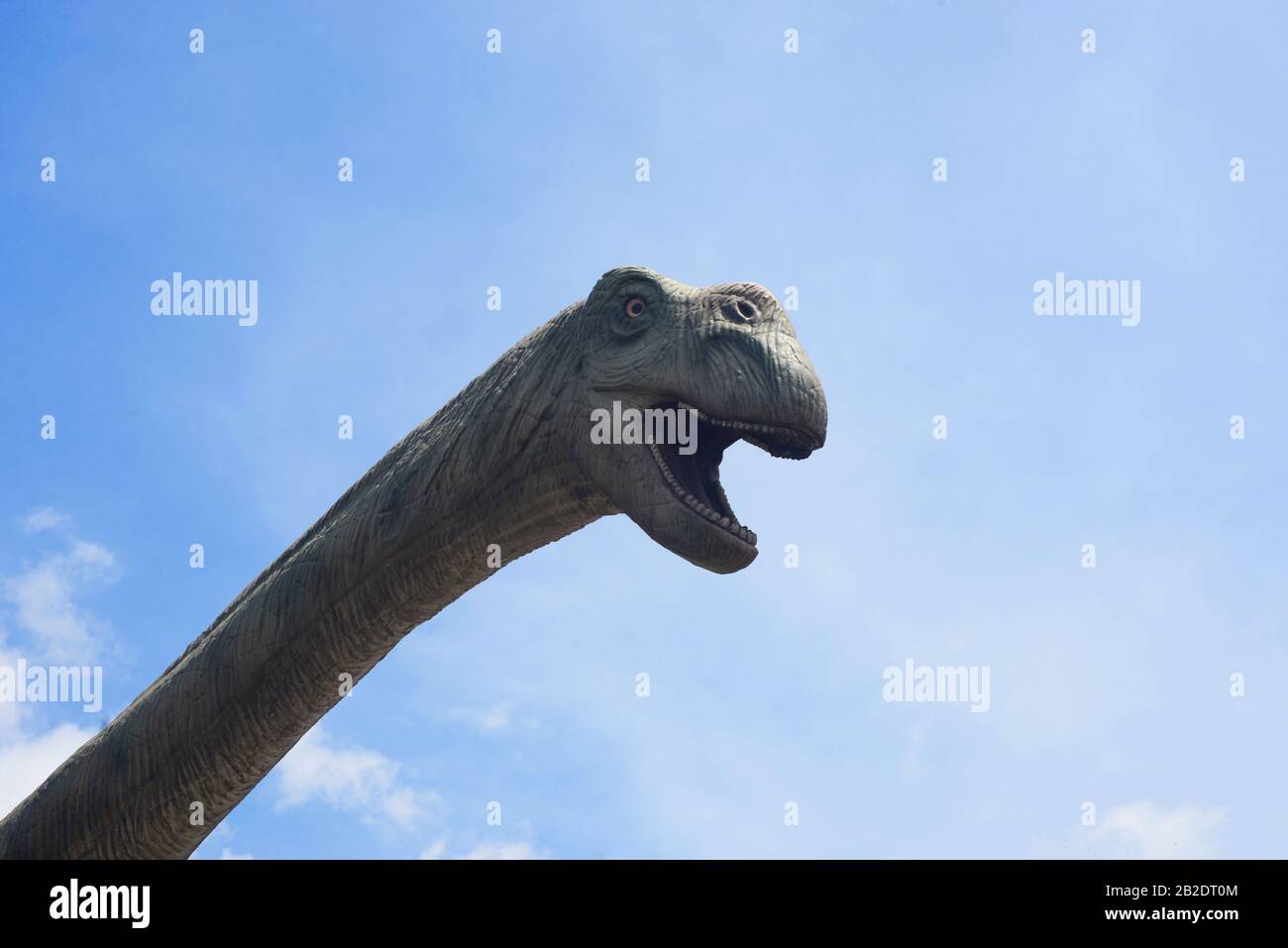 Historische Skulpturen von Dinosauriern im Freien in Whale auf der Insel Hainan Stockfoto
