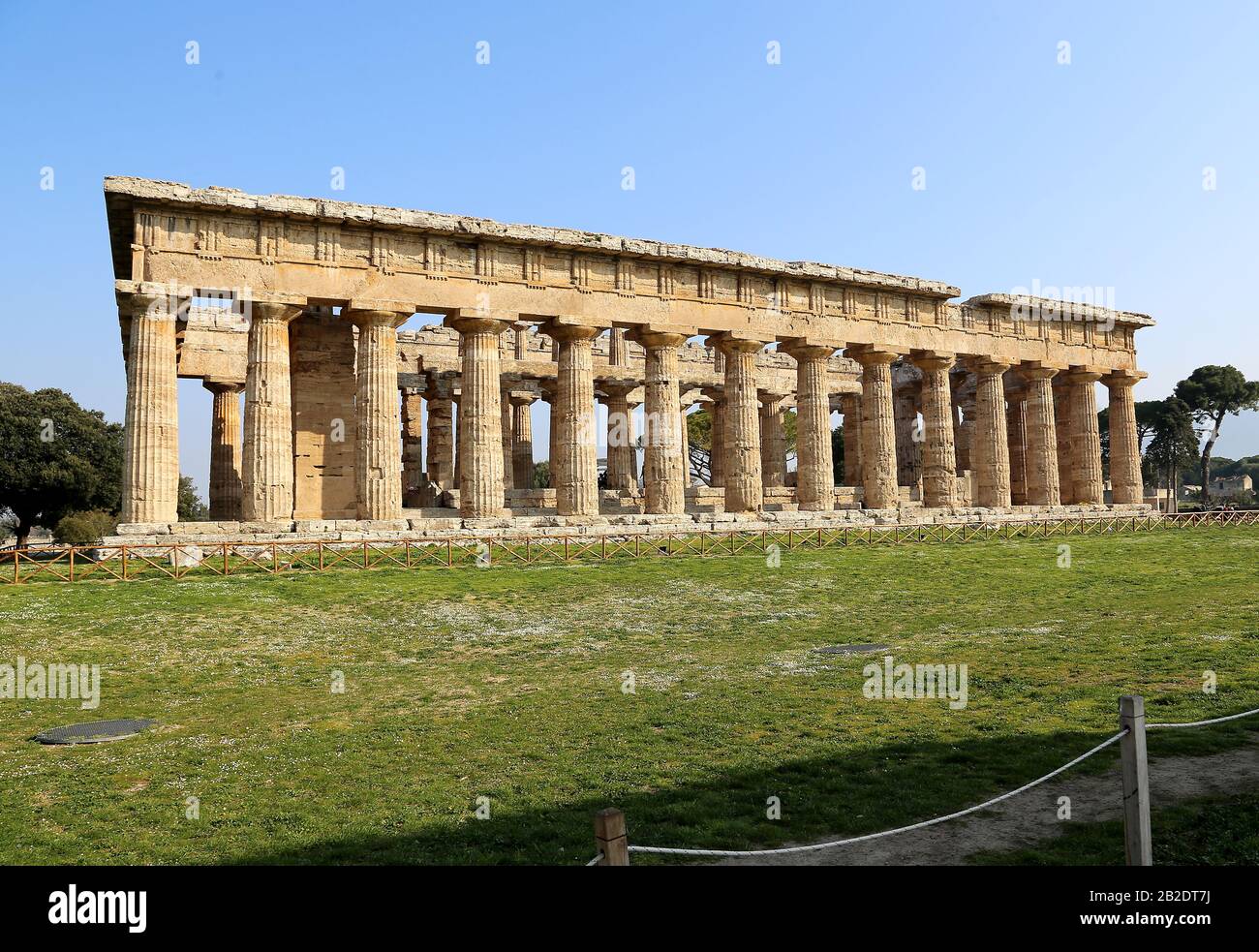 Tempel von Hera II., so genannter Tempel des Neptun. Der größte Tempel von Paestum. (460-450 V. CHR.). Dorischer Orden, Paestum, Kampanien, Italien. Stockfoto